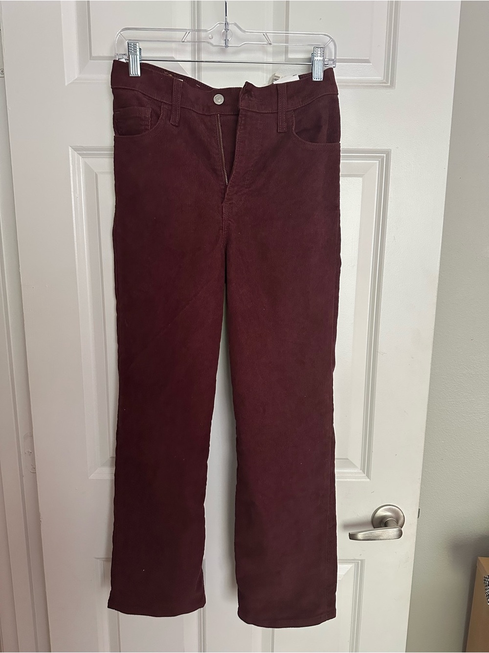 Levi's Women's Corduroy RIBCAGE Straight Ankle 25*27 Leg Jeans in Burgundy